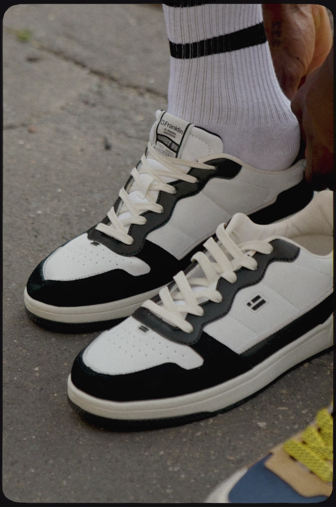 Load video: Court V2 Flag White / Black