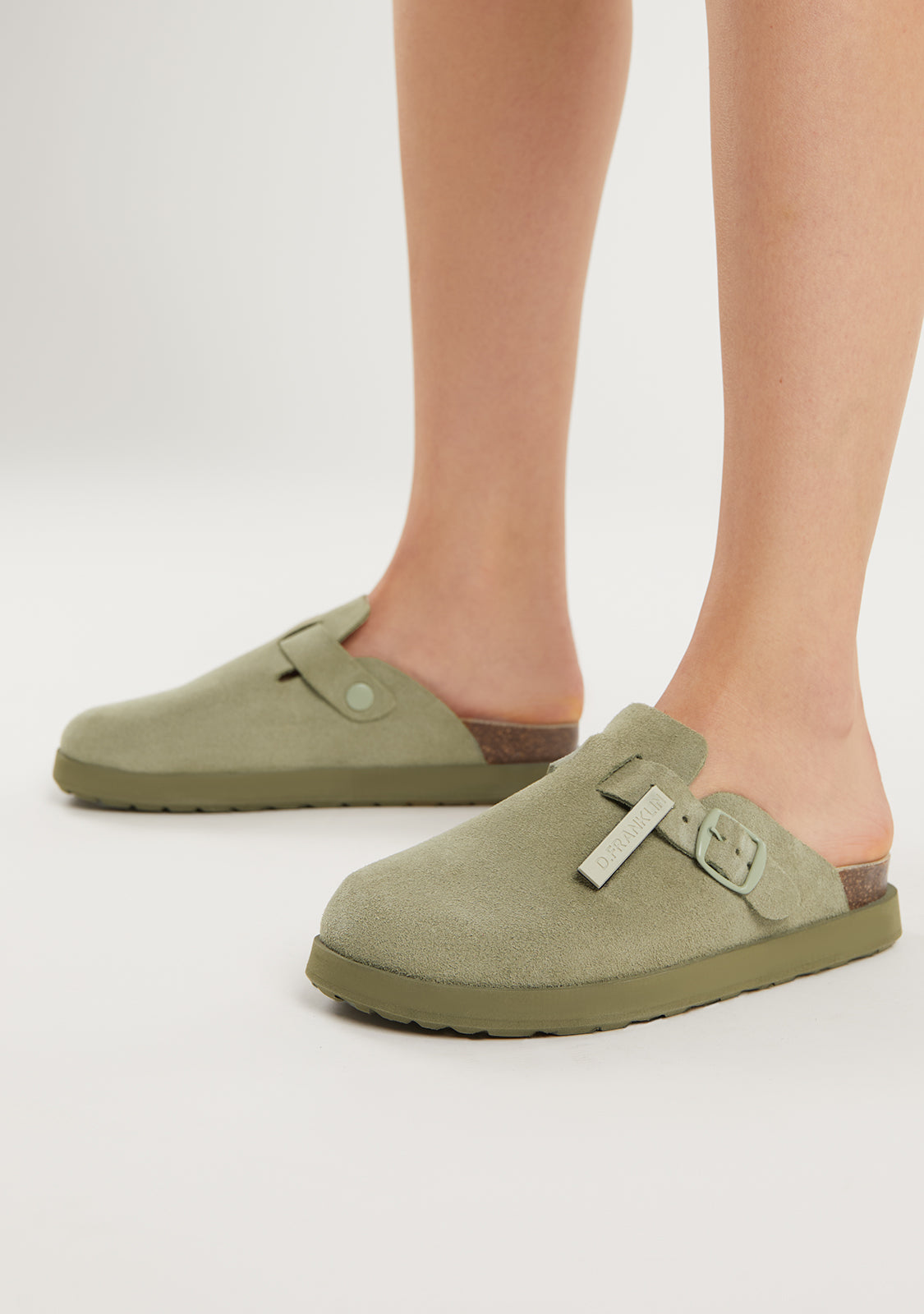 Vibe Clog Buckle Khaki