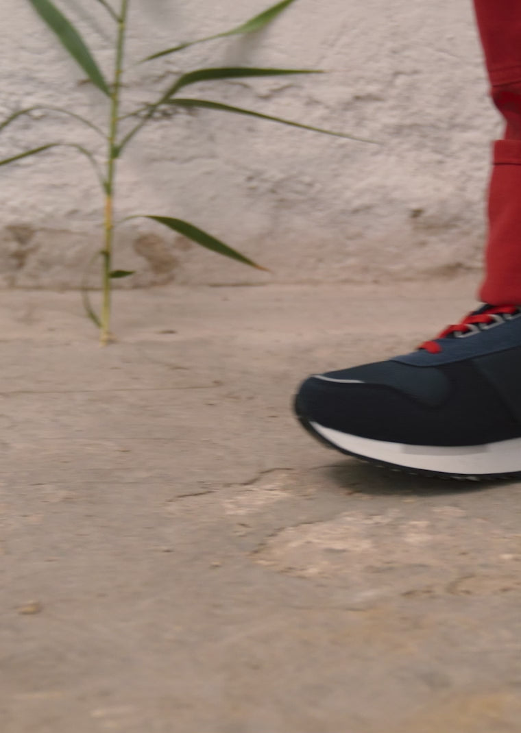 Load video: 535 Navy / Red