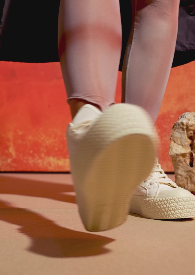 Load video: Triple Med Beige