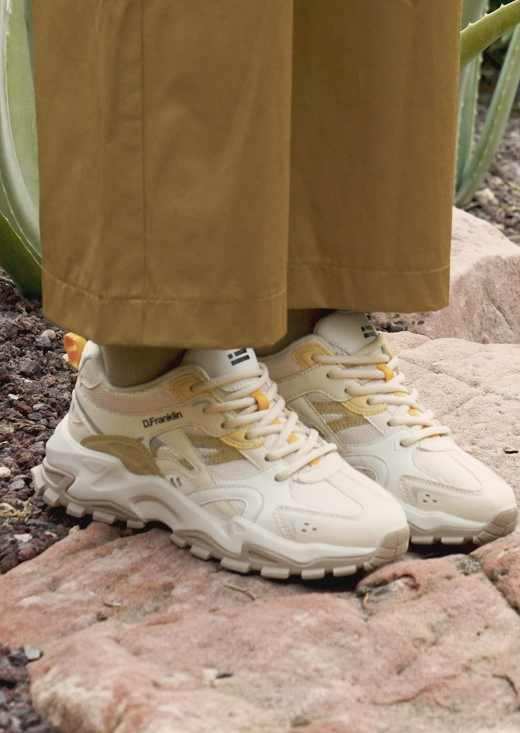 Load video: 347 Track Beige