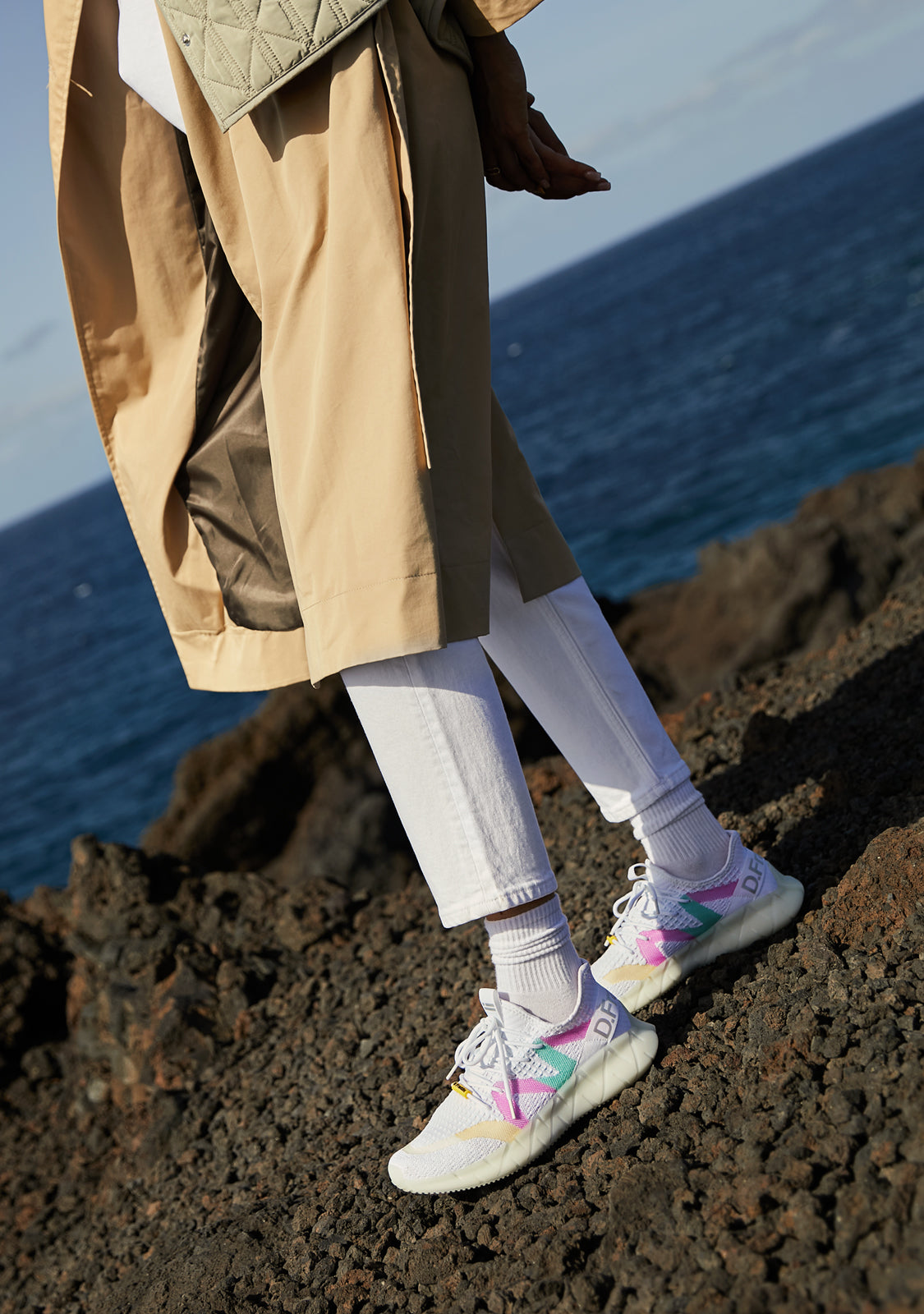 Mimetic White / Rainbow